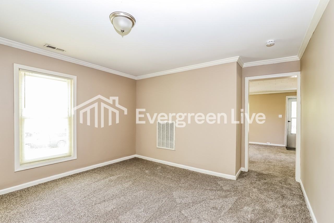 610 Grand St - Photo 7 of 15
