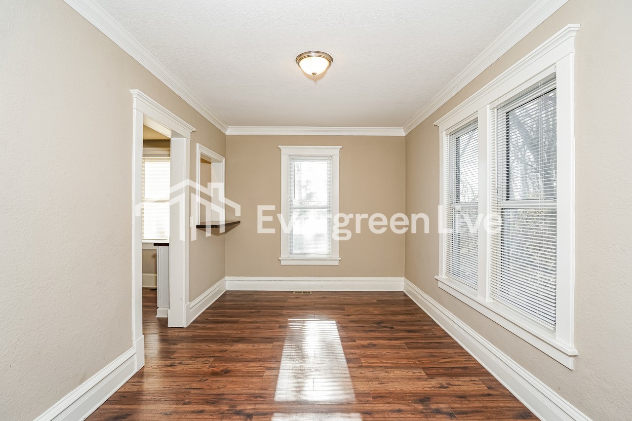 121 Fourth St - Photo 2 of 16