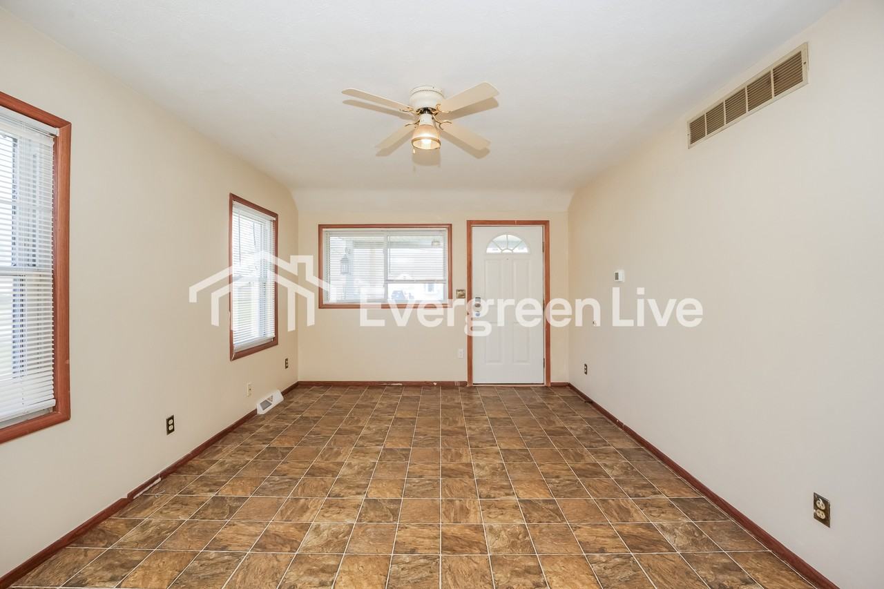 2540 E 38th St - Photo 3 of 15