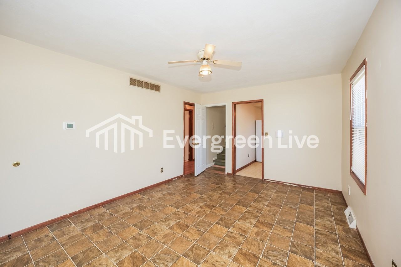 2540 E 38th St - Photo 4 of 15