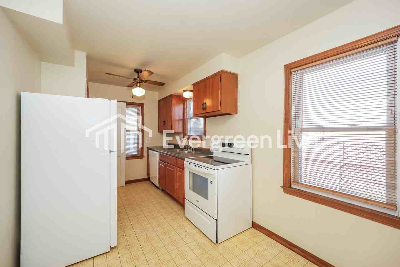 2540 E 38th St - Photo 5 of 15