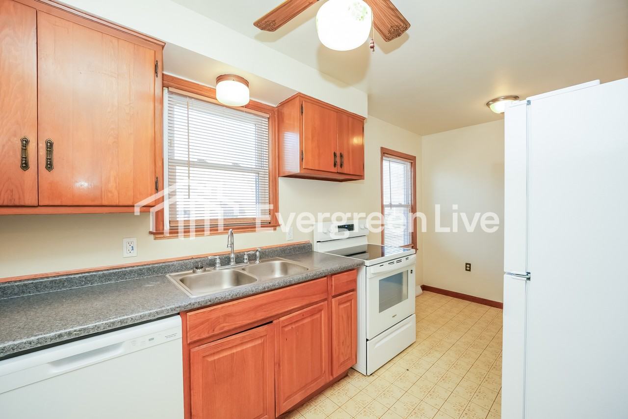 2540 E 38th St - Photo 6 of 15