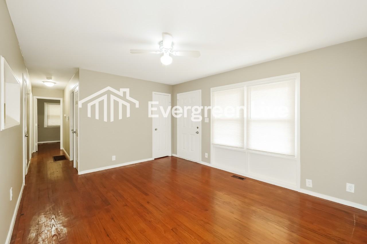 8601 E 92nd Ter - Photo 5 of 15