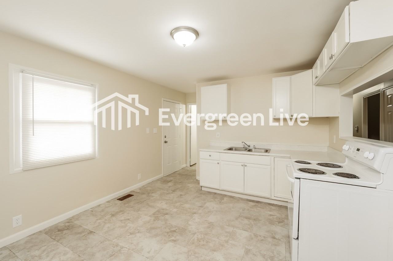 8601 E 92nd Ter - Photo 6 of 15