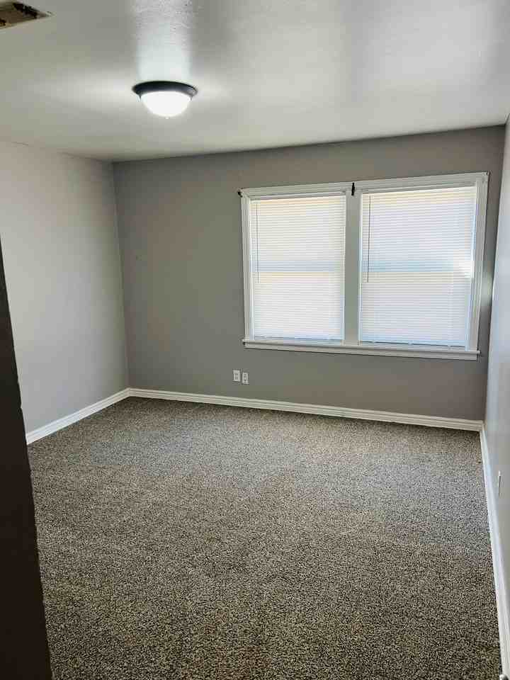 823 S Tennessee St - Photo 2 of 4