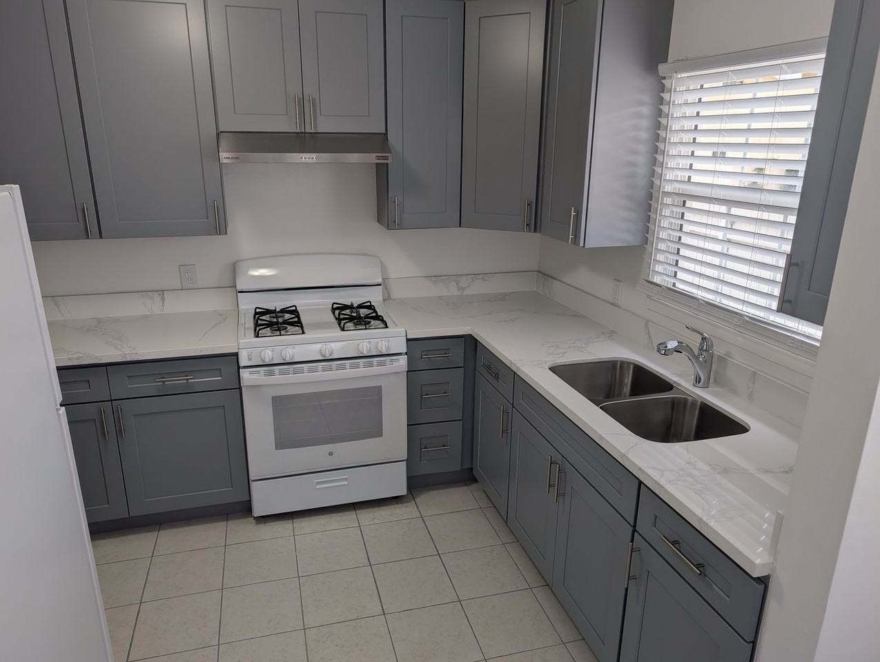 114 N N St - Photo 3 of 12