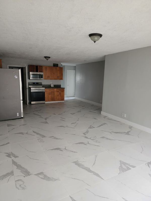 5700 Nw 28th St - Photo 3 of 16