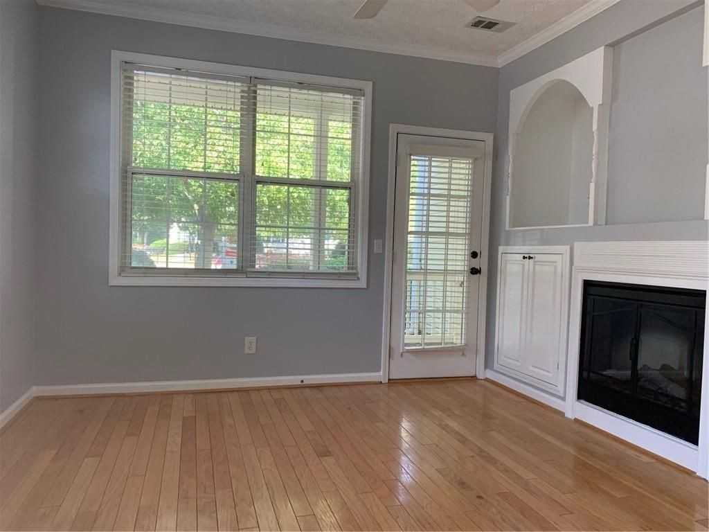 320 Harmony Ct - Photo 5 of 32