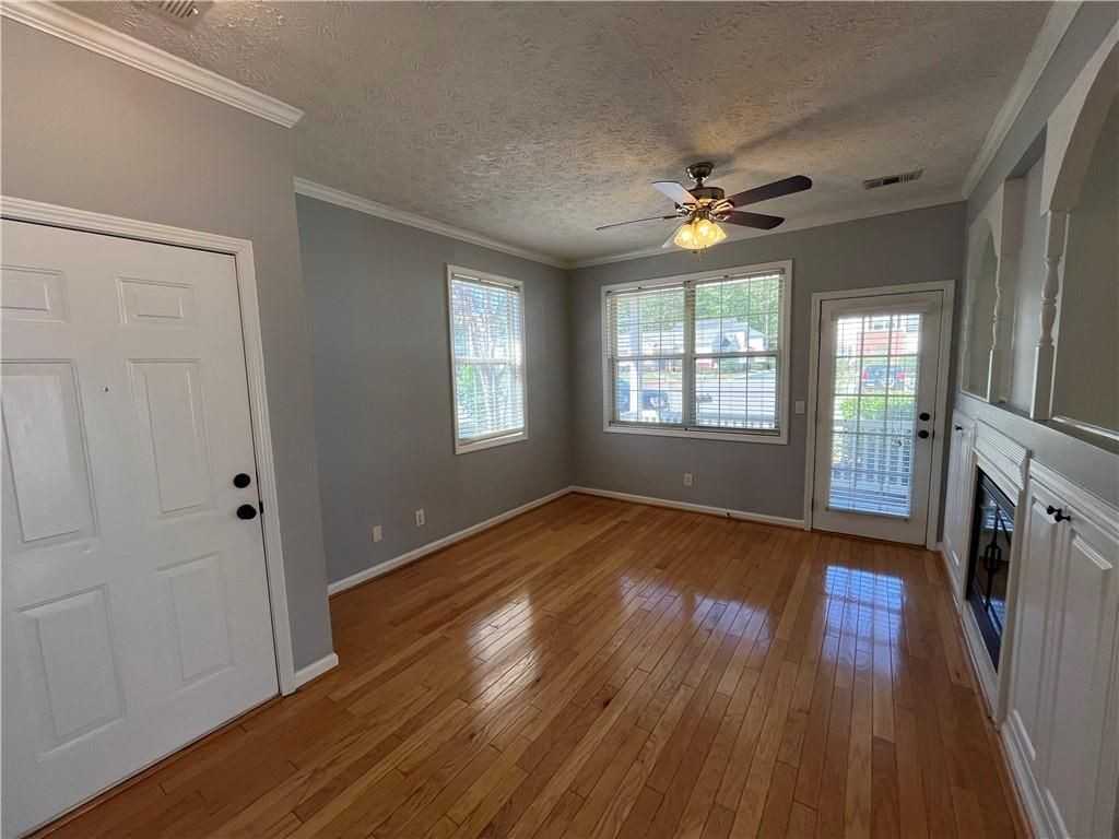 320 Harmony Ct - Photo 6 of 32