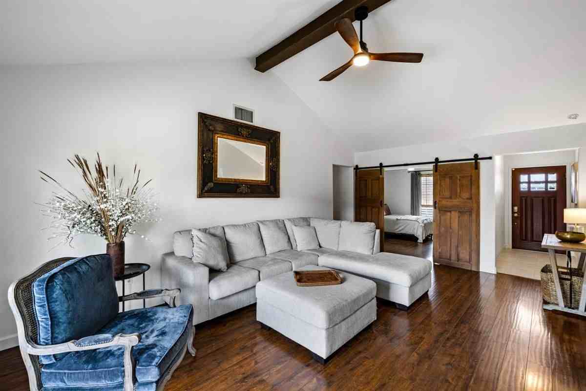 2512 Azalea Ct - Photo 3 of 30