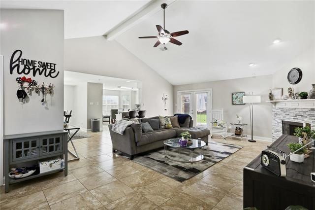 115 Savanna Dr - Photo 2 of 15