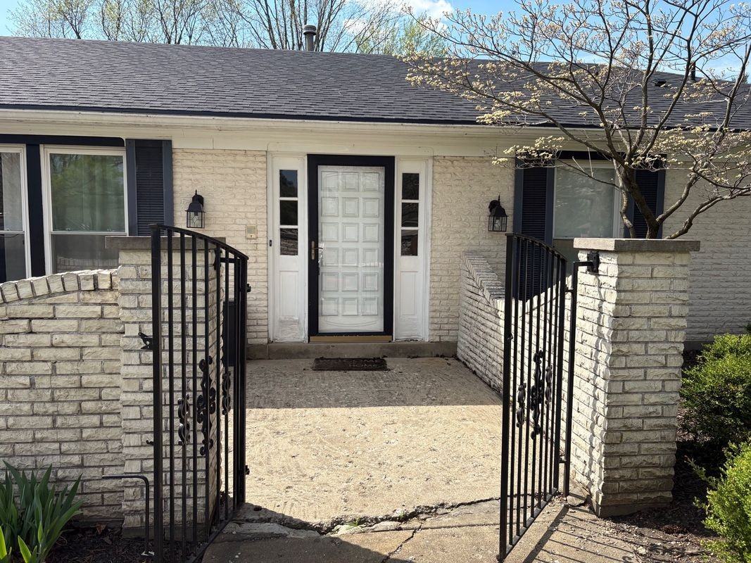 2087 Granada Dr - Photo 3 of 43