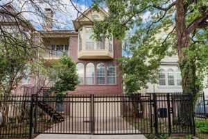 featured image of 2205 Commonwealth St