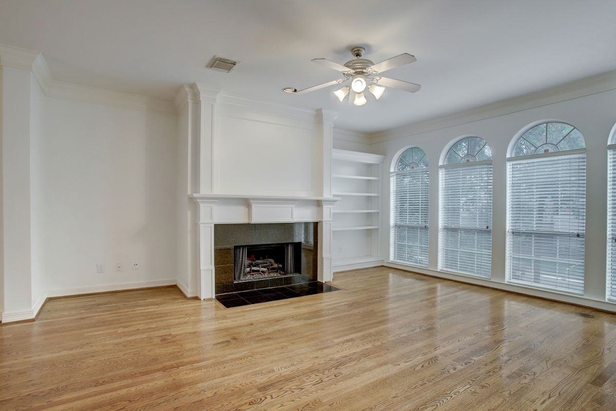 2205 Commonwealth St - Photo 2 of 7