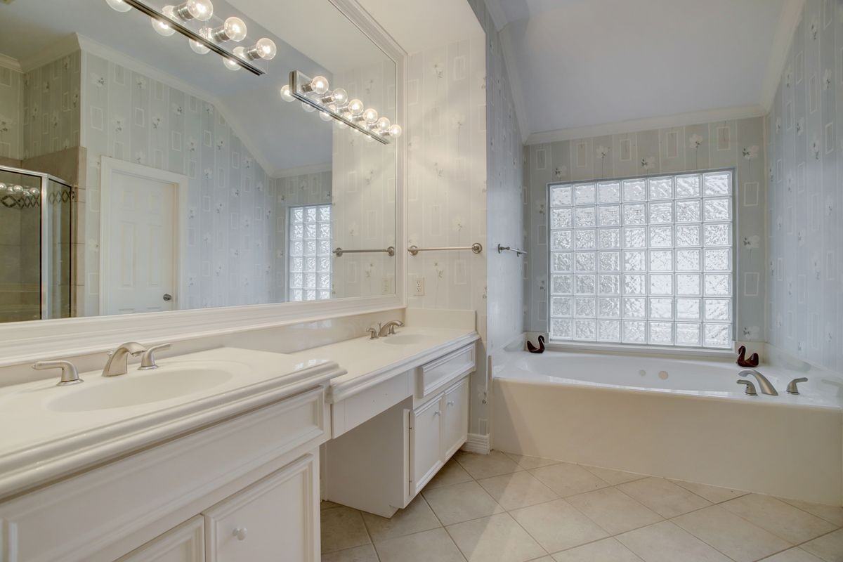 2205 Commonwealth St - Photo 5 of 7