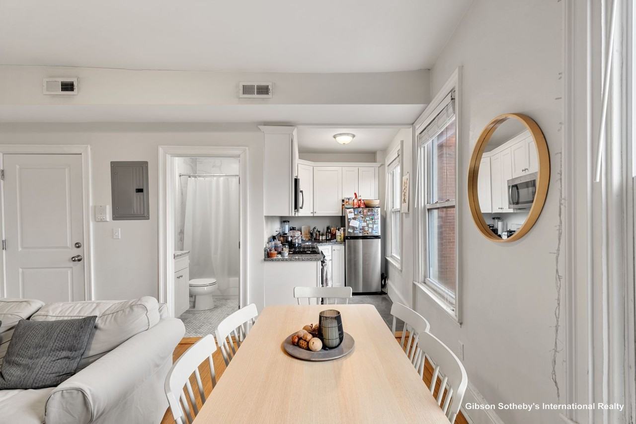 62 W Cedar St #3 - Photo 5 of 18