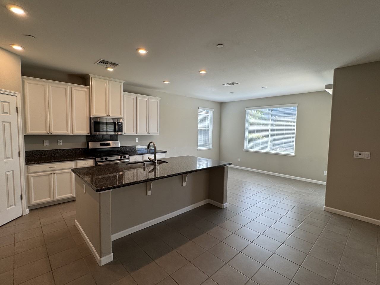 3057 Quincy Avenue - Photo 3 of 21