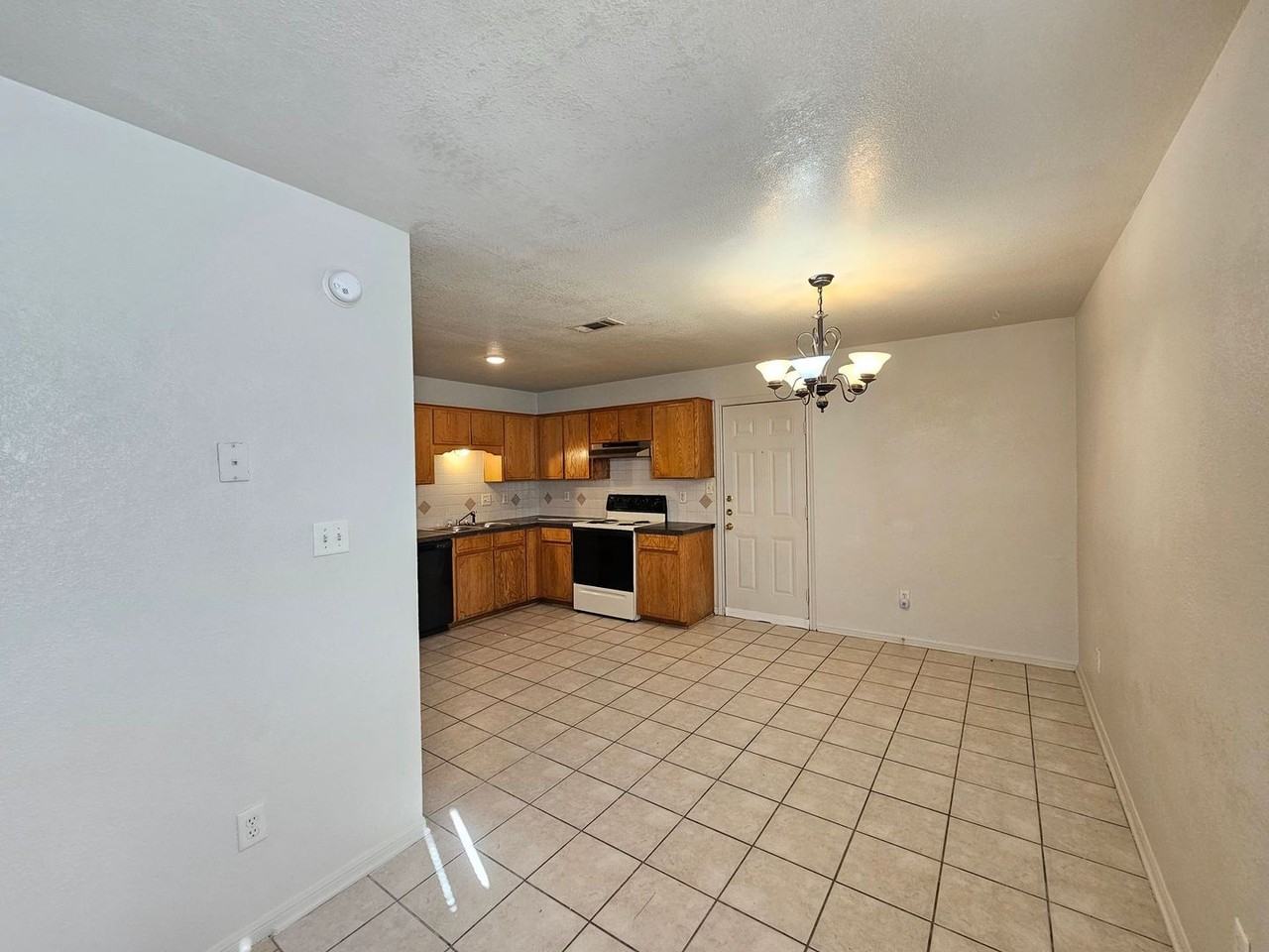 3003 Cantabrian Dr #D - Photo 7 of 27