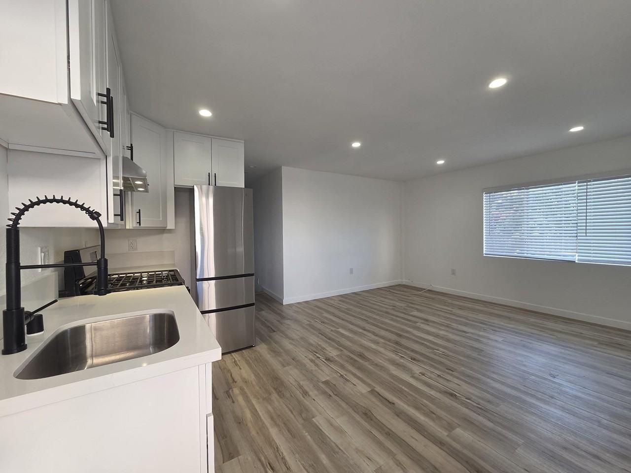 1411 Mohawk St - Photo 6 of 35