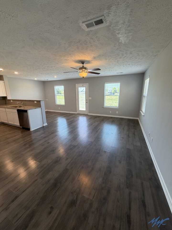 1823 Cicero Dr - Photo 4 of 20