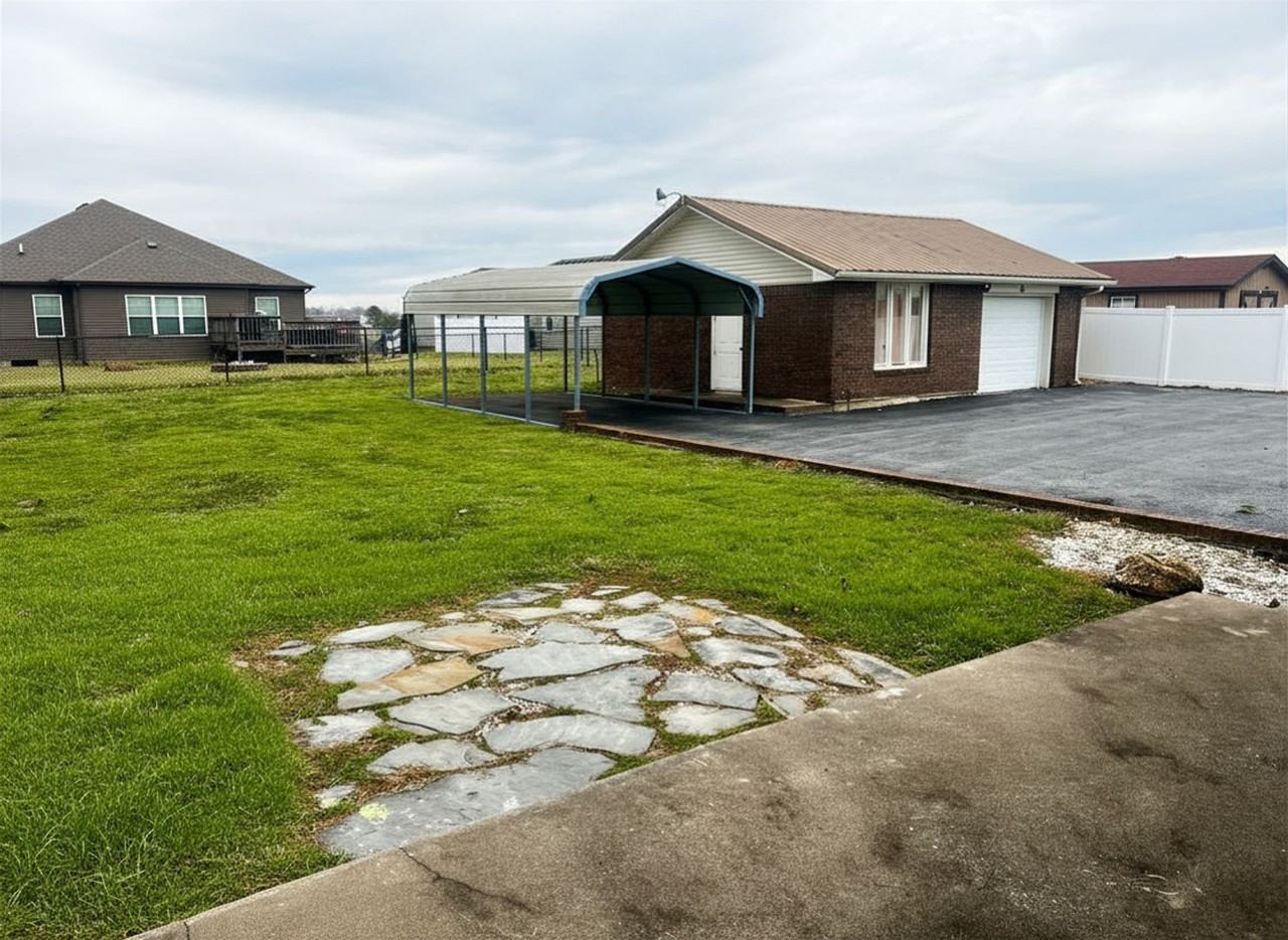 122 N Fairway Rd - Photo 3 of 10