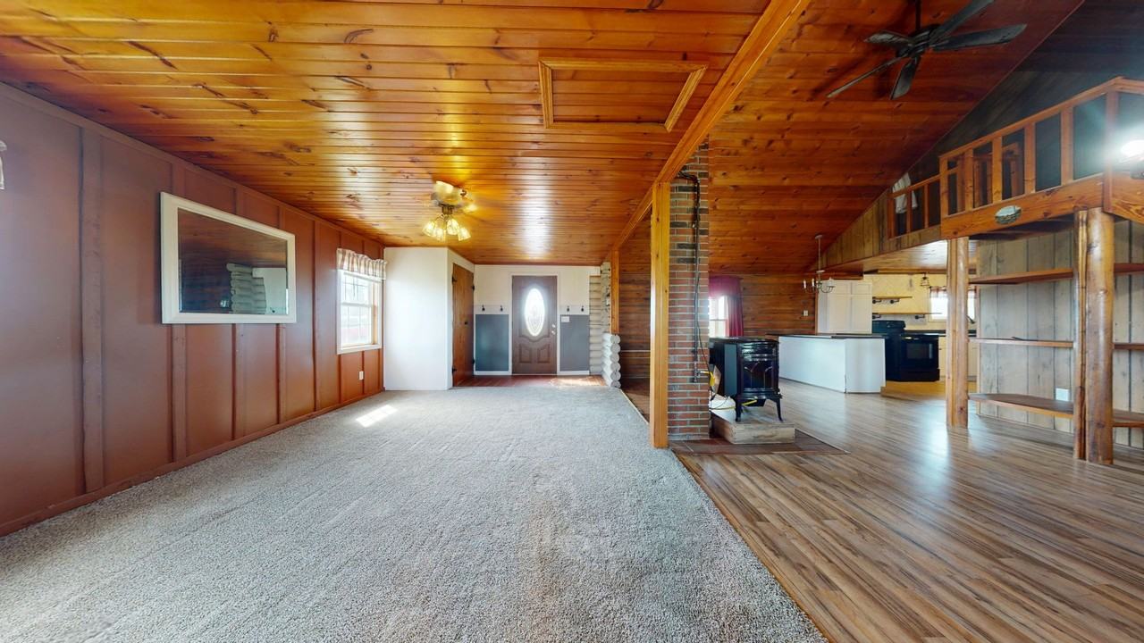 7593 Townline Rd - Photo 3 of 18