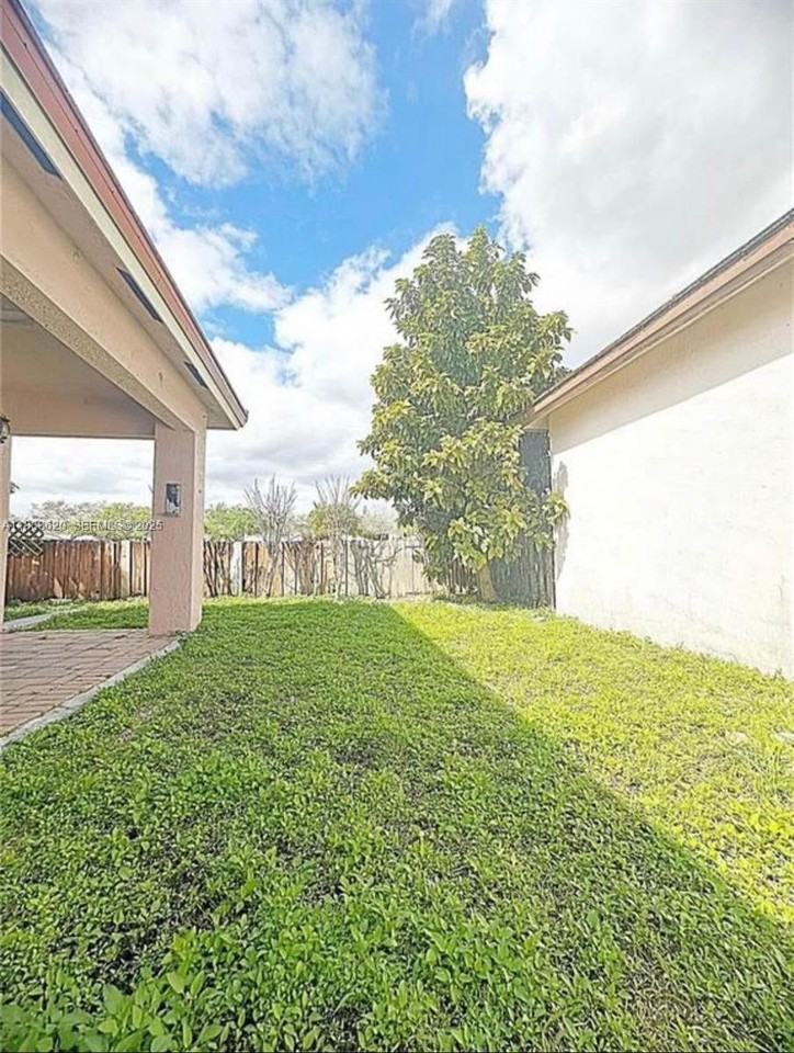 14530 Southwest 156th Avenue - Photo 4 of 4