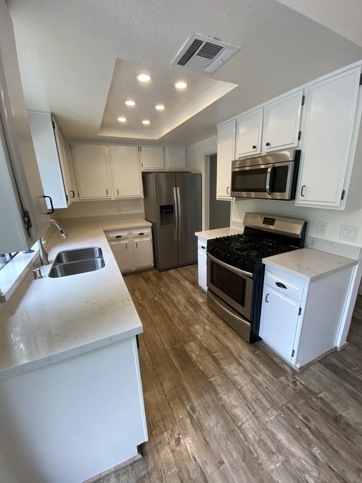 14411 Riverside Drive #8 - Photo 4 of 7