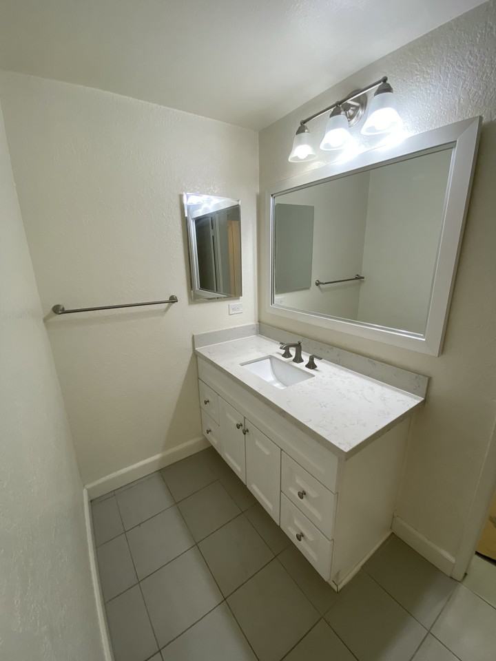 14411 Riverside Drive #8 - Photo 7 of 7