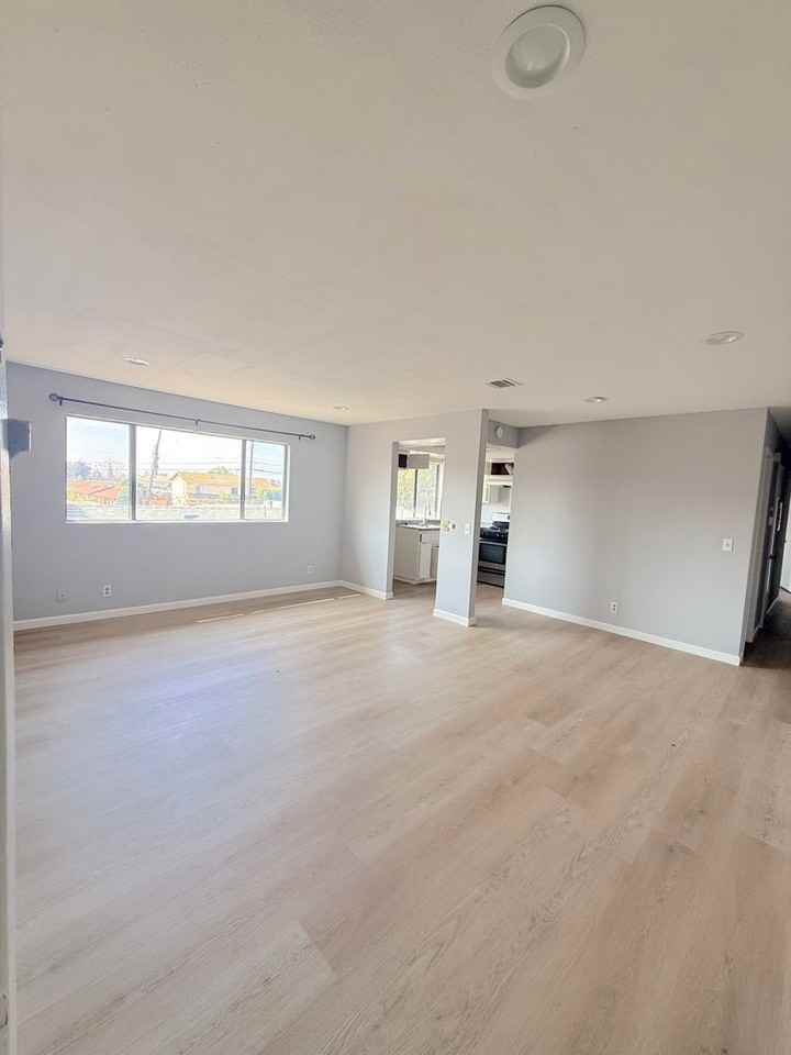 2088 - Photo 2 of 27