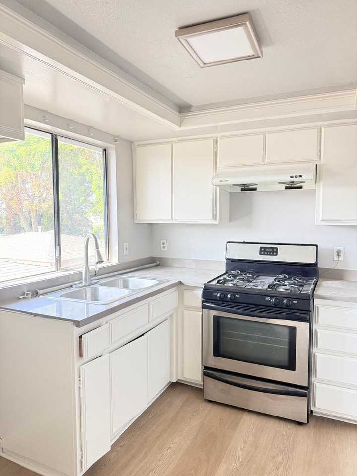 2088 - Photo 3 of 27