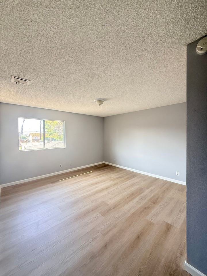 2088 - Photo 7 of 27