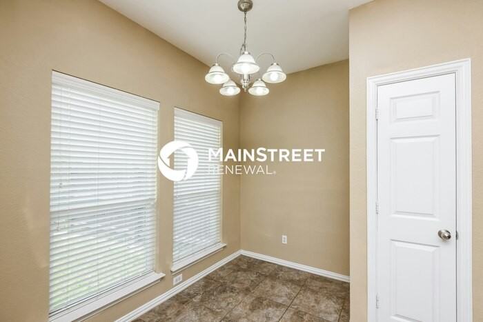 200 Kennedy Ct - Photo 5 of 16