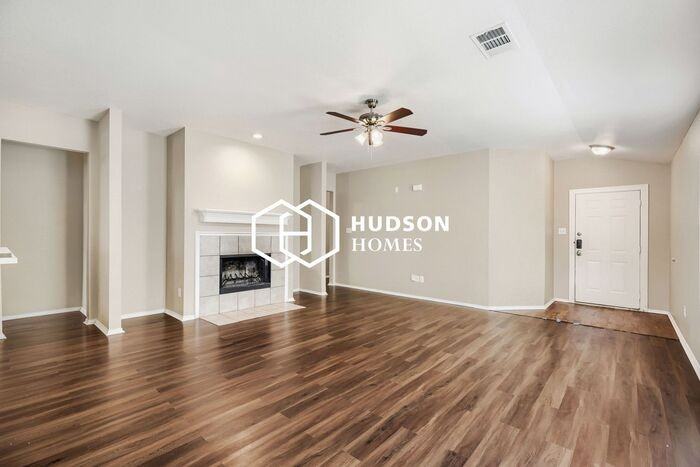 7406 Lake Front Trl - Photo 4 of 29