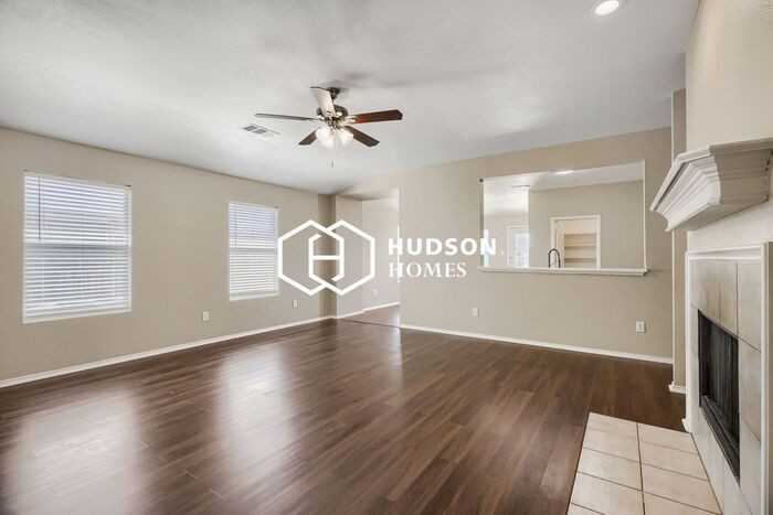 7406 Lake Front Trl - Photo 6 of 29