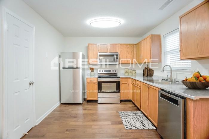 4366 Fullwood Ct - Photo 4 of 19