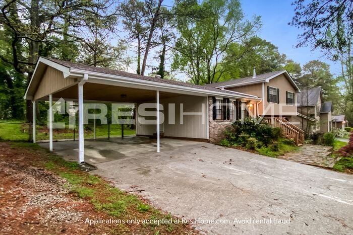 8240 Blackfoot Trl - Photo 2 of 20