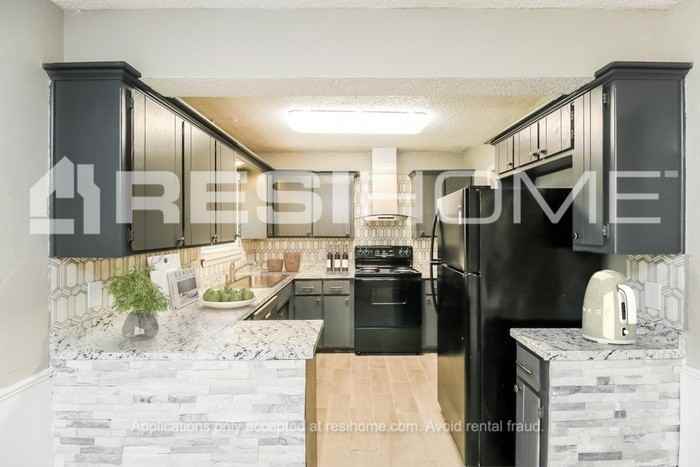 2329 Sw 103rd Ter - Photo 2 of 19