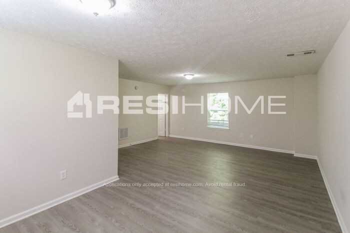 2272 Ramblewood Cir - Photo 4 of 25