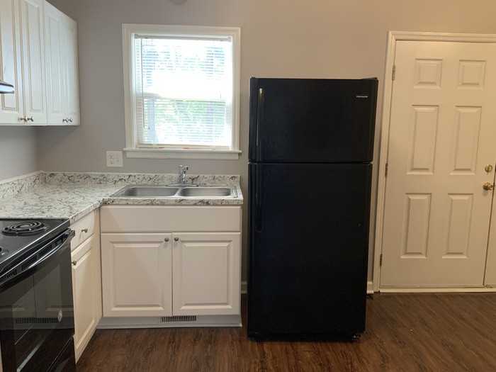 206 W 15th St #8 - Photo 5 of 10