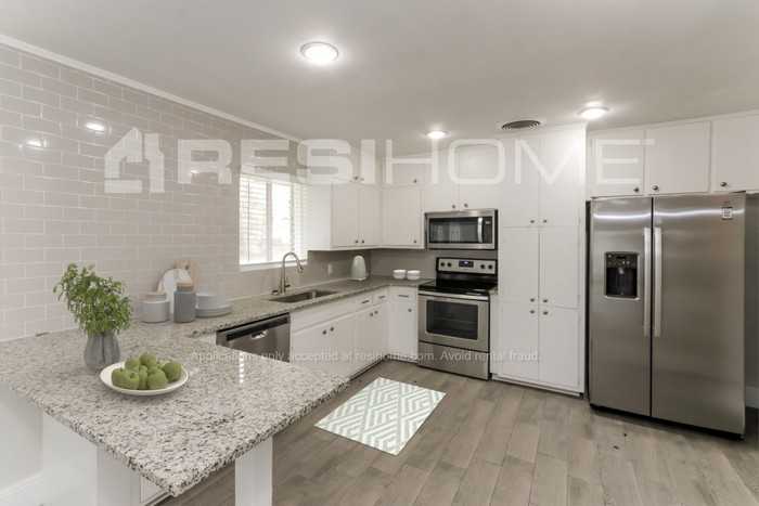 1507 Granbury St - Photo 3 of 18