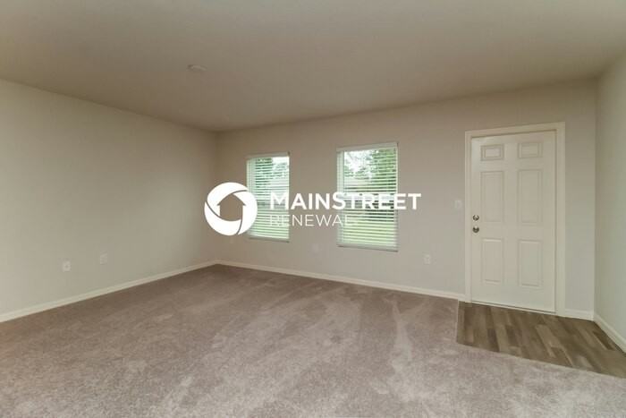 260 Hyacinth Ct - Photo 3 of 16