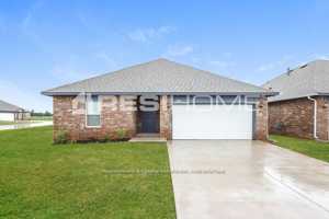 featured image of 990A Elowyn St #A