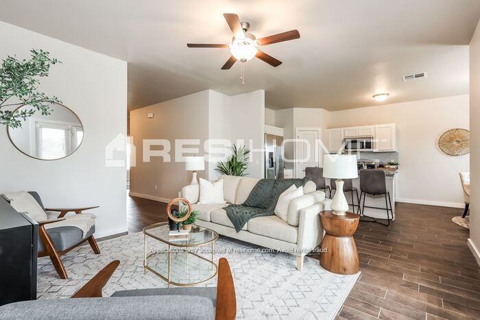 990 Elowyn St #A - Photo 4 of 21