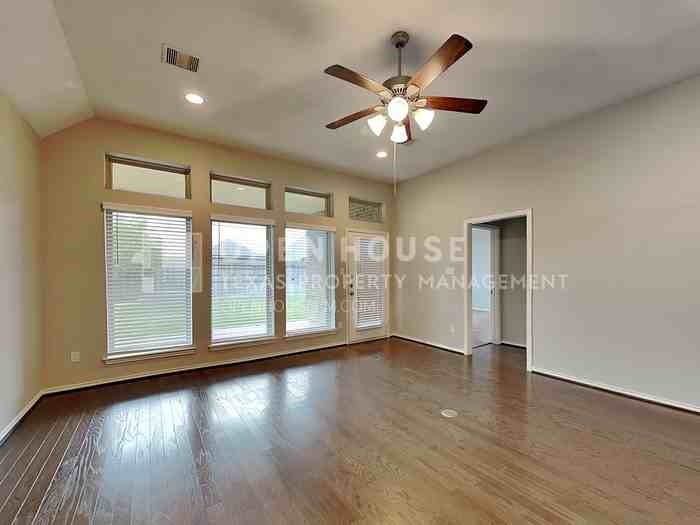 27113 Orleans Hill Ct - Photo 4 of 23