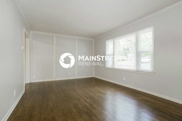 11105 W 69th St - Photo 2 of 16