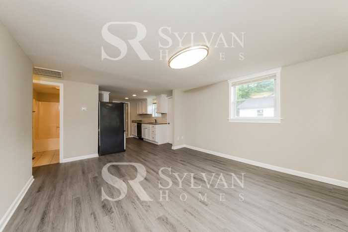 205 Lillie Dr - Photo 5 of 16