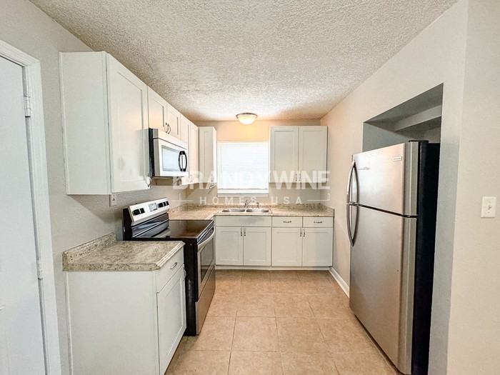 1936 Constant Dr - Photo 6 of 17