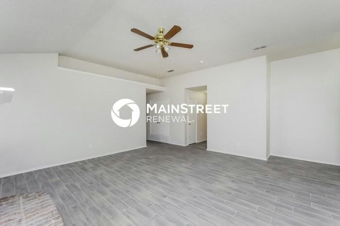 10917 Ives St - Photo 4 of 15