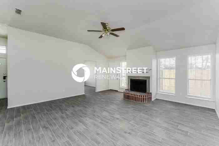 10917 Ives St - Photo 5 of 15